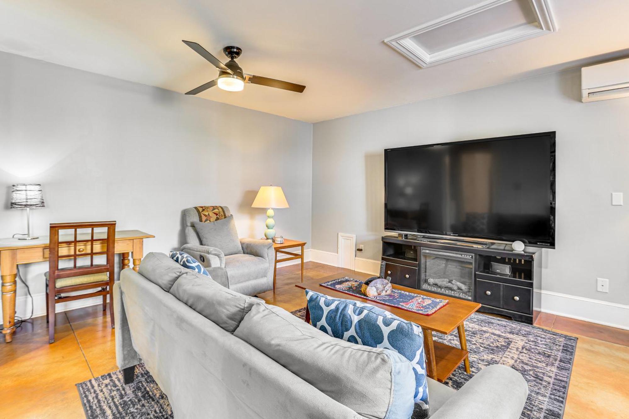 Holiday home Updated About 1 Mi To Dtwn!